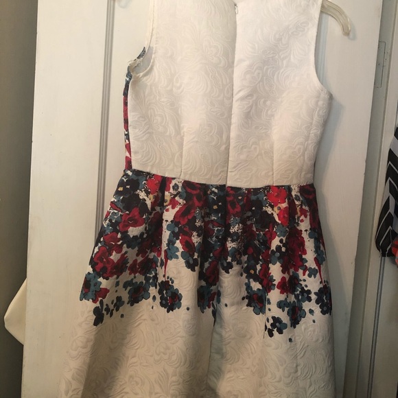 ⭐️ Dress - Picture 4 of 5